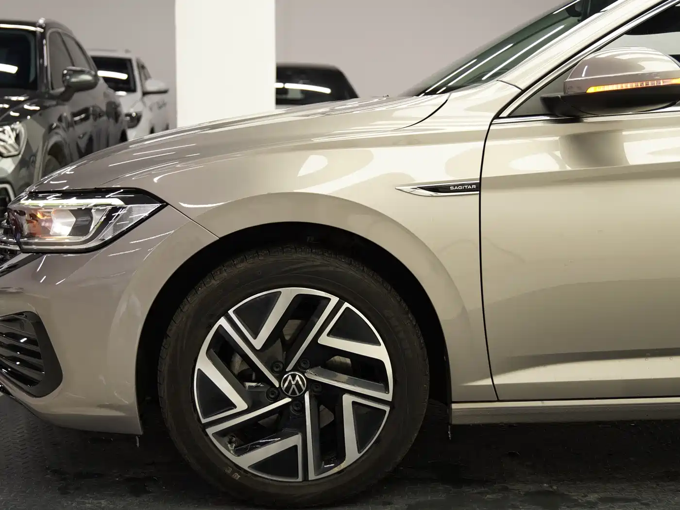 VOLKSWAGEN SAGITAR