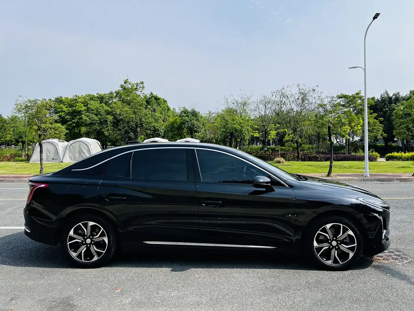 Hongqi E-QM5 2023 Facelift Basic Travel Edition фото 15