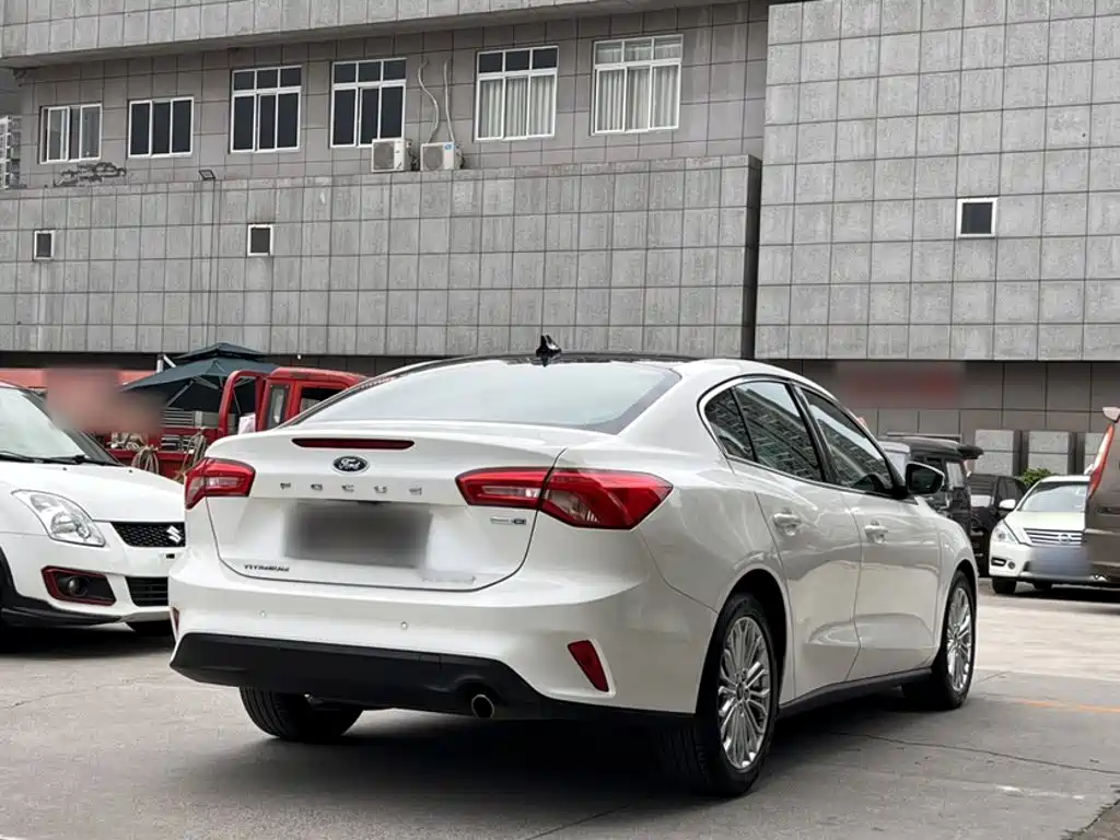 Фото 7 - Ford Focus