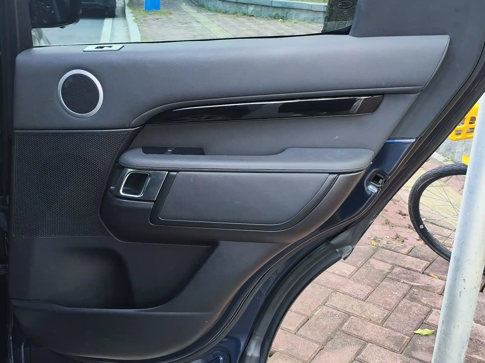 Photo 11 - Land Rover Discovery