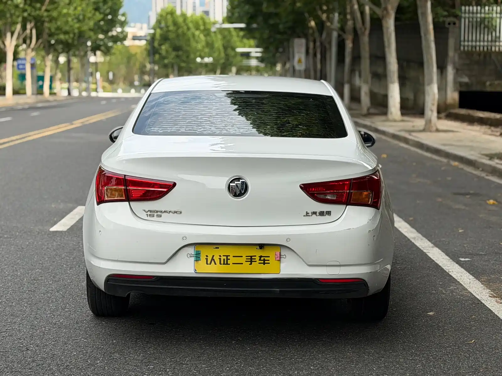 Photo 15 - Buick Verano