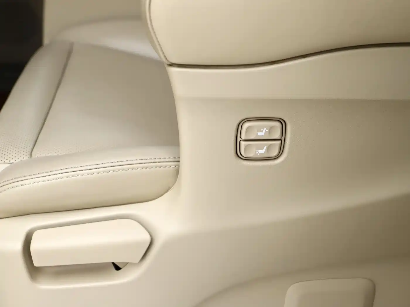 Toyota Alphard 2012 3.5L Luxury Edition фото 21