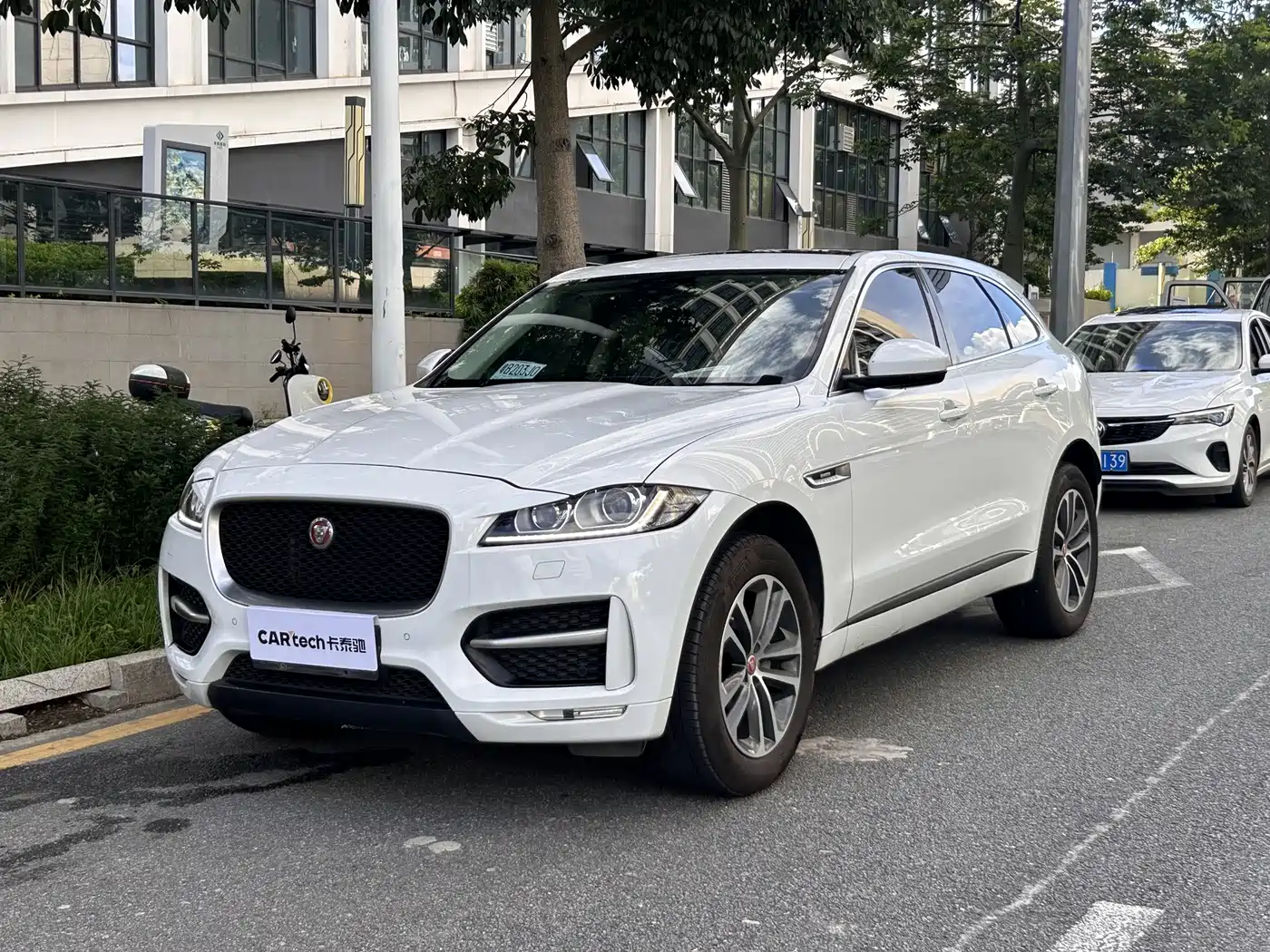 Jaguar F-PACE 2017 2016 2.0T FWD R-Sport Edition
