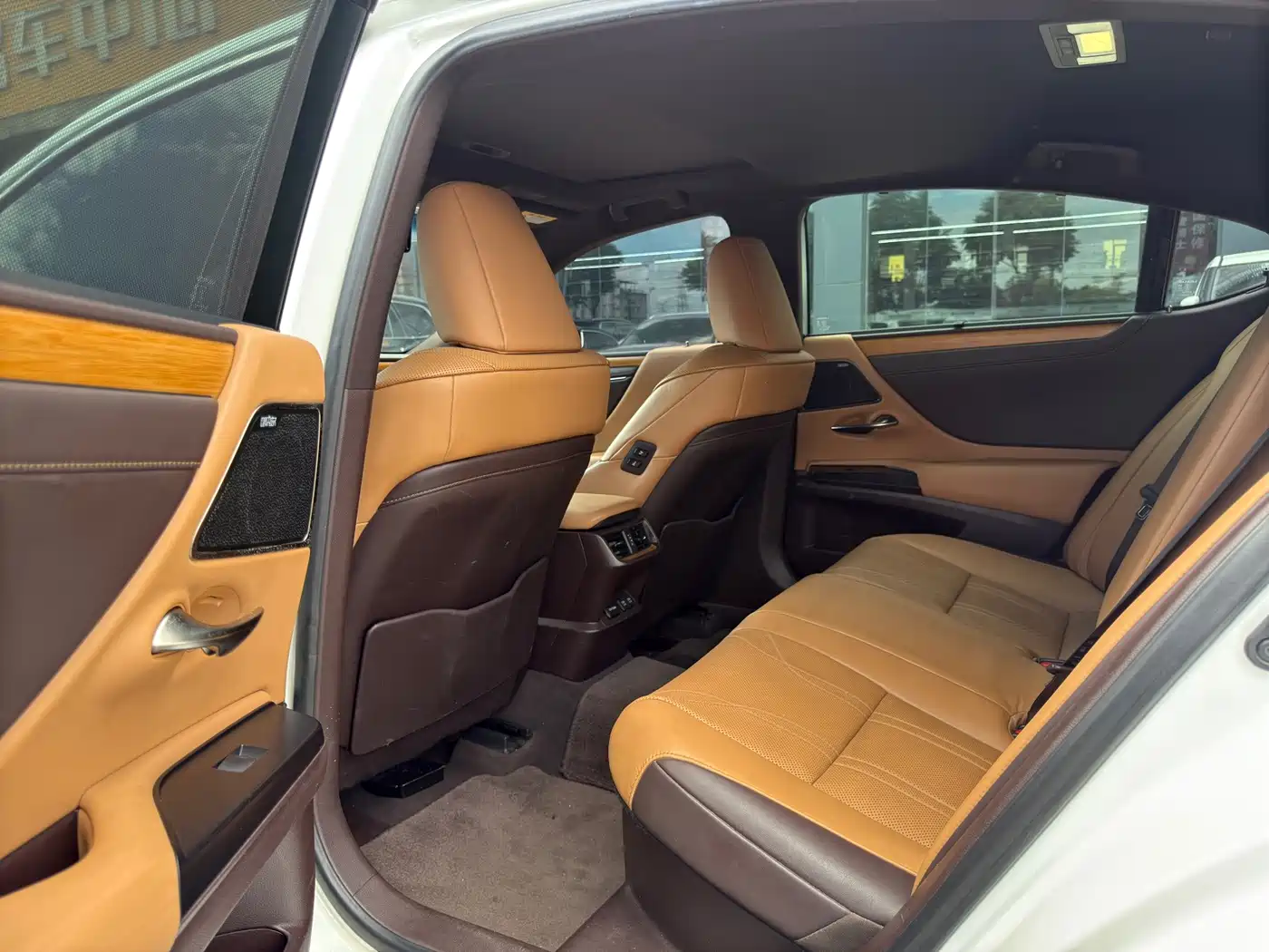 Фото 5 - Lexus ES