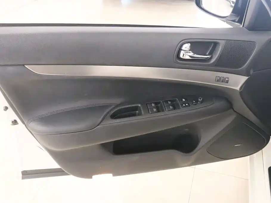 Infiniti G Series 2011 2010 Model G25 Sedan Luxury Sport Edition