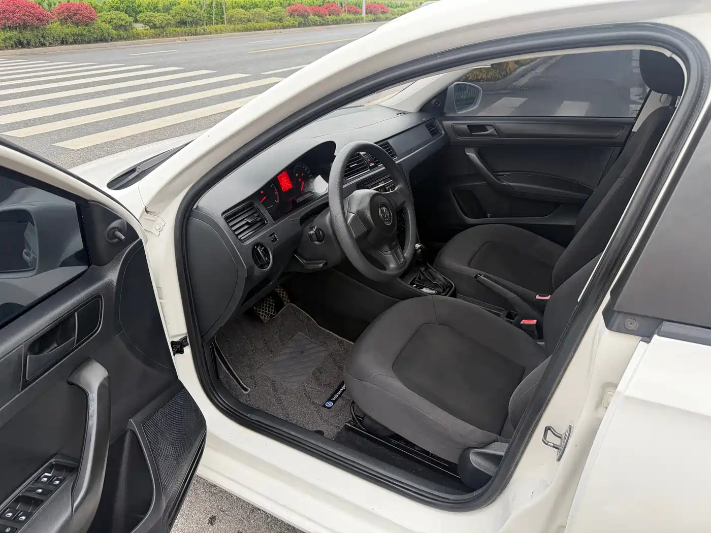 Volkswagen Santana 2013 1.6L Automatic Trend Edition фото 4