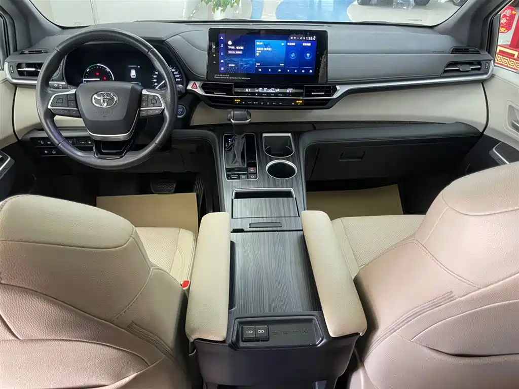 Toyota Sienna 2023 2.5L Hybrid Premium Edition фото 16