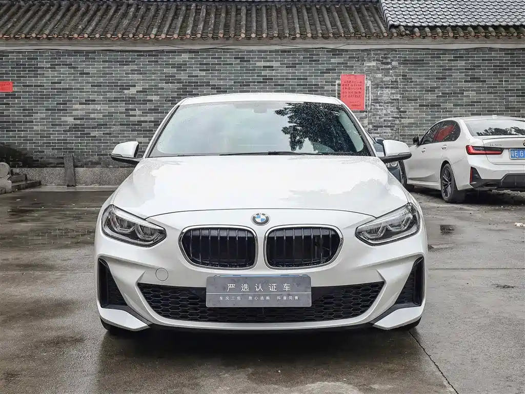BMW 1 Series 2022 120i M Sport фото 2