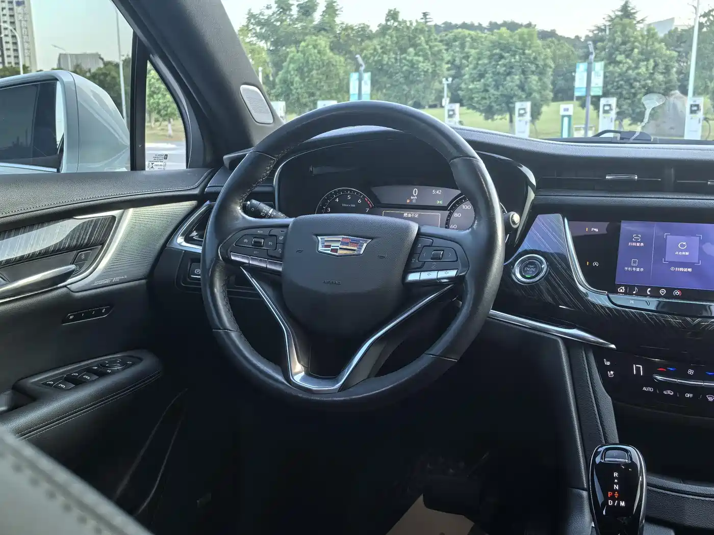 Cadillac XT6 2022 2.0T 6-Seater 4WD Luxury Edition фото 2