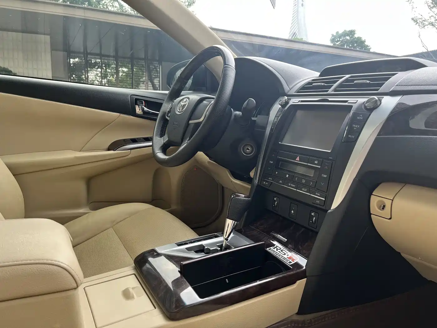 Toyota Camry 2015 2.0G Leading Edition фото 25