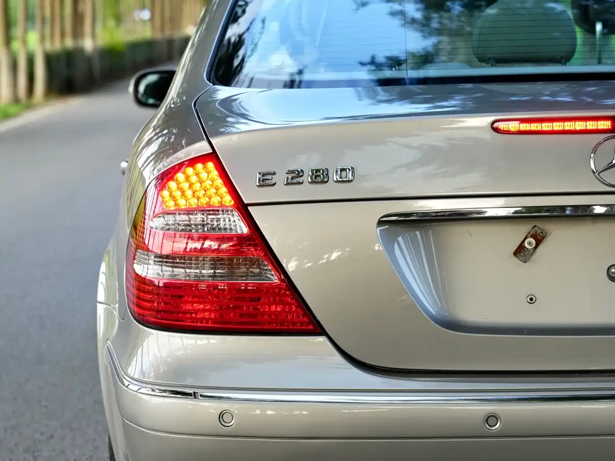Photo 7 - Mercedes-Benz E-Class