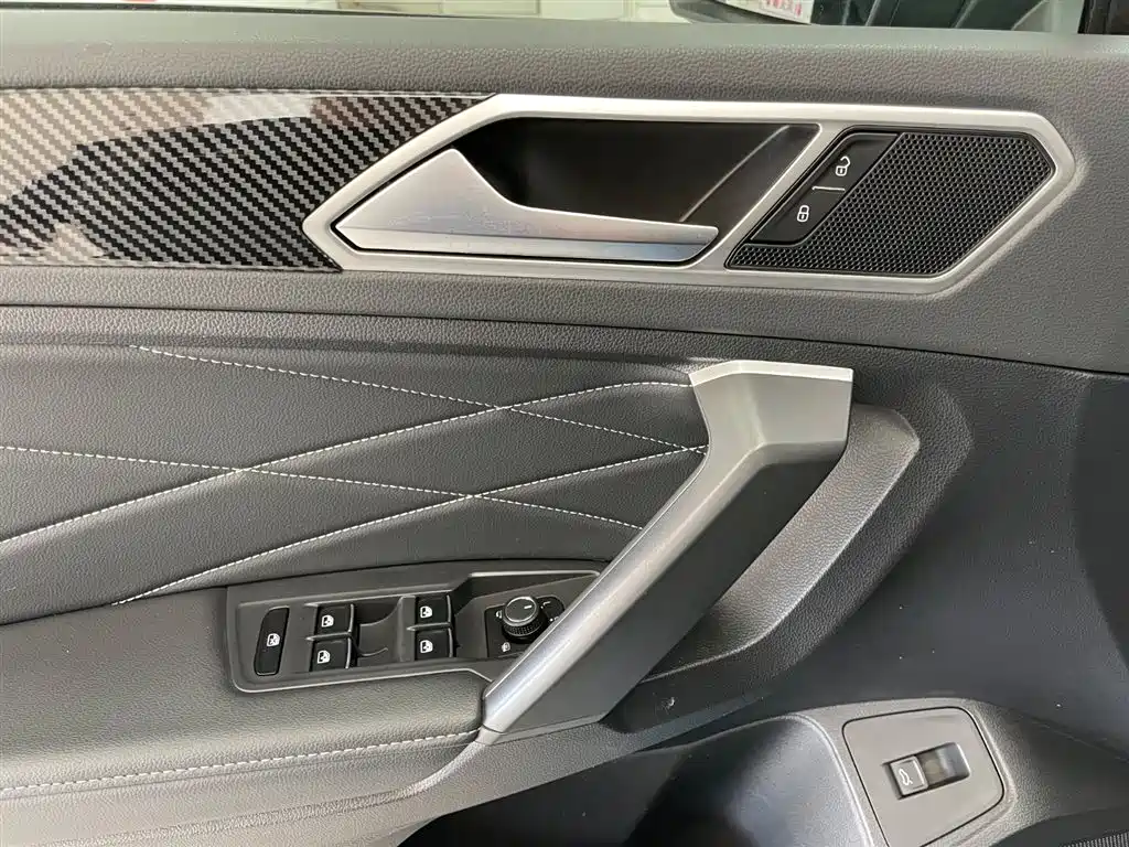 Volkswagen Tiguan L 2024 330TSI Automatic 2WD R-Line Premium Enjoyment Edition фото 7