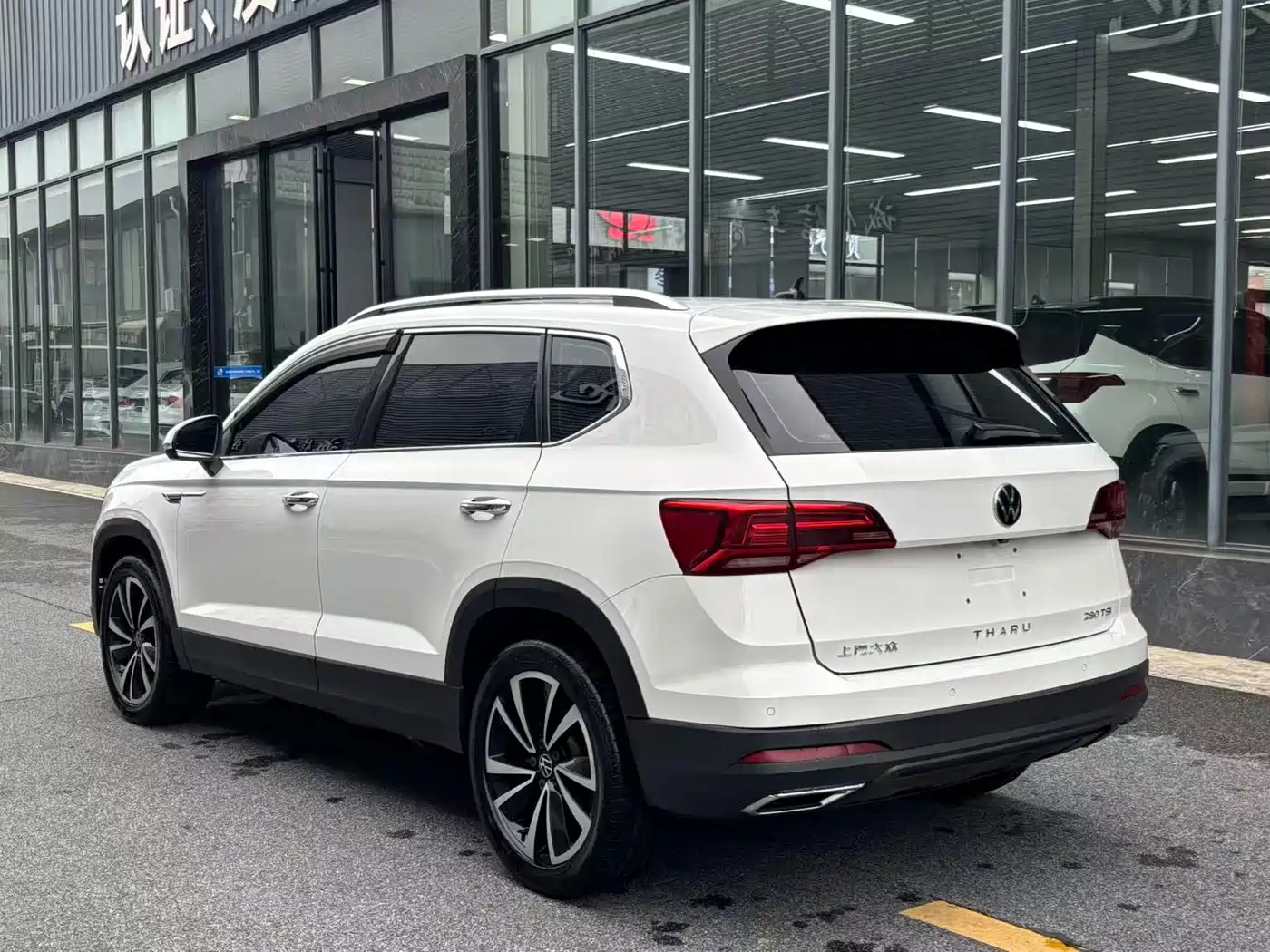 Volkswagen Tharu 2022 280TSI FWD Luxury Edition фото 10