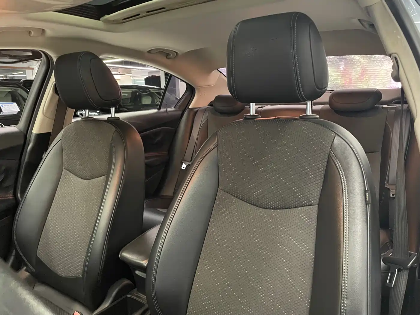 Photo 18 - Chevrolet Cruze