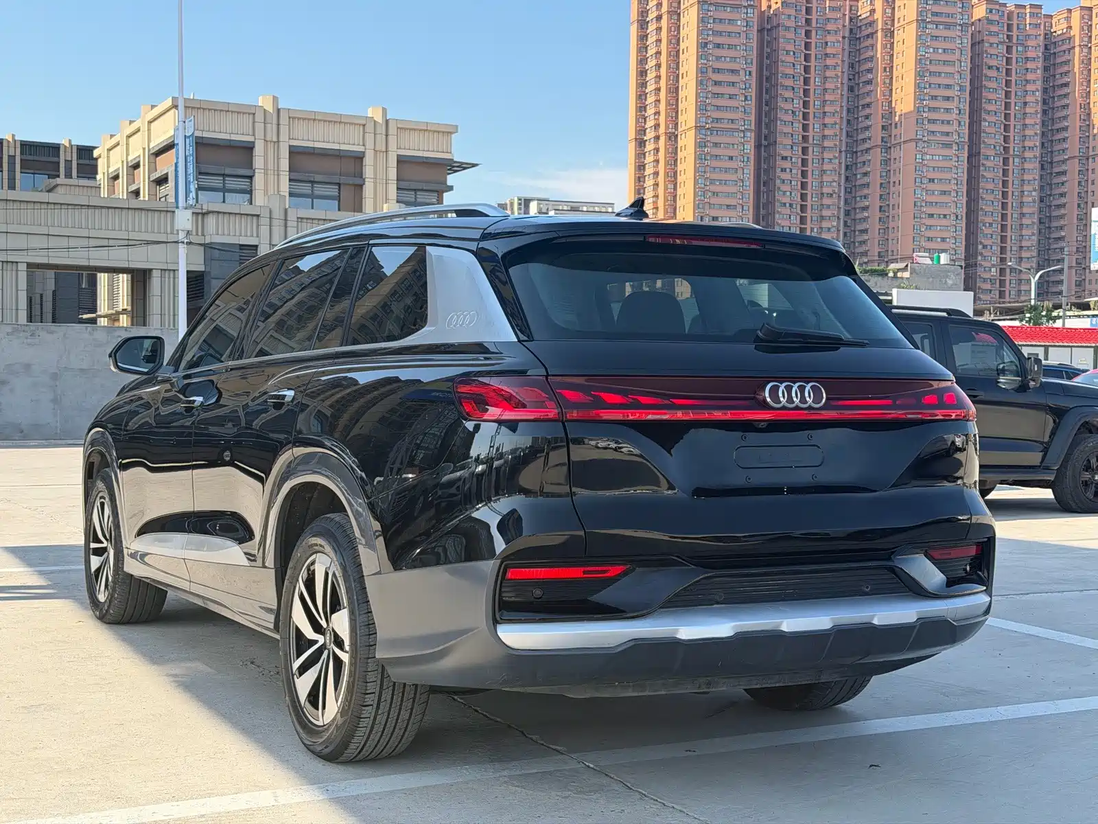 Photo 6 - Audi Q6