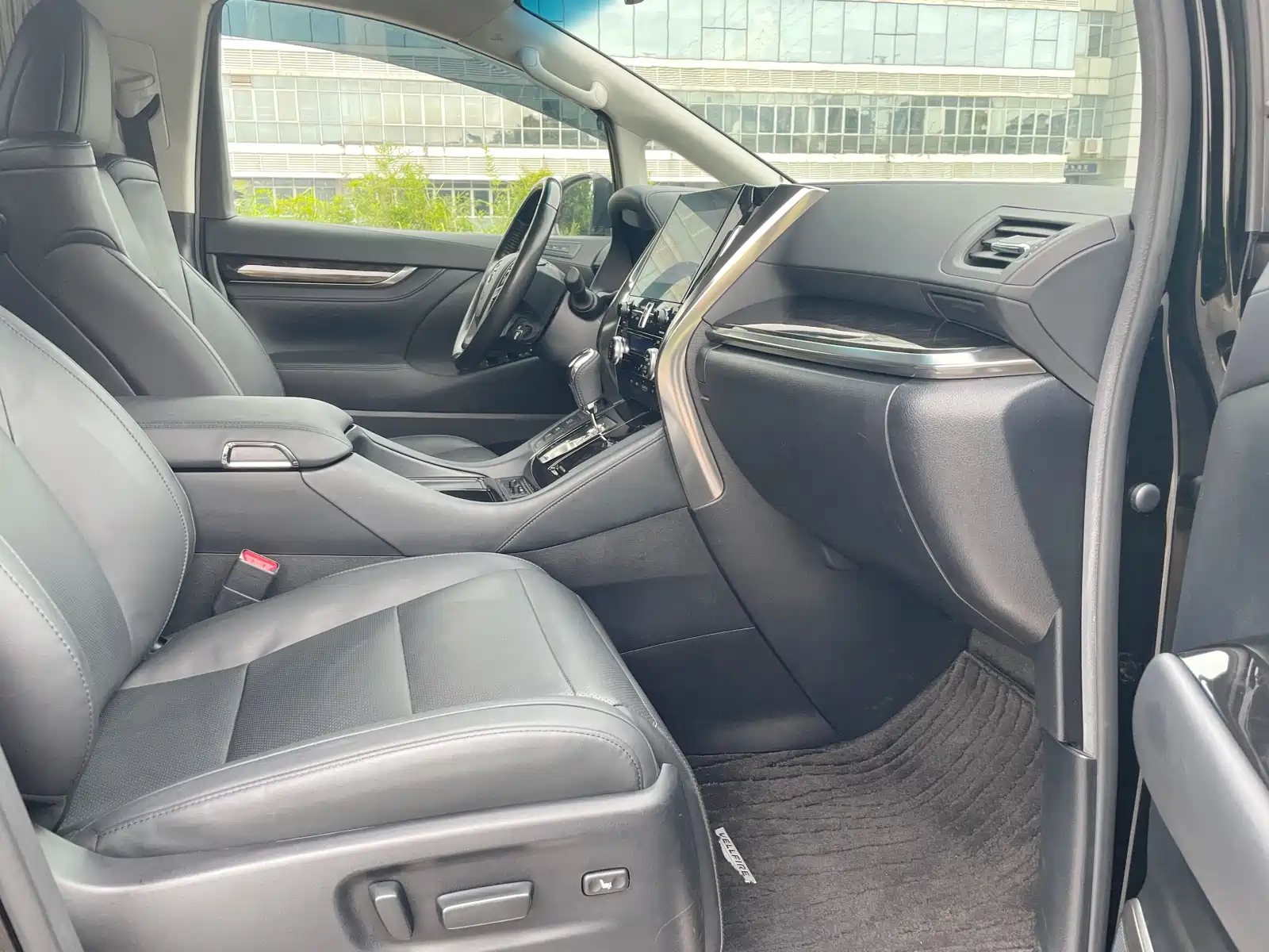 Фото 5 - Toyota Vellfire