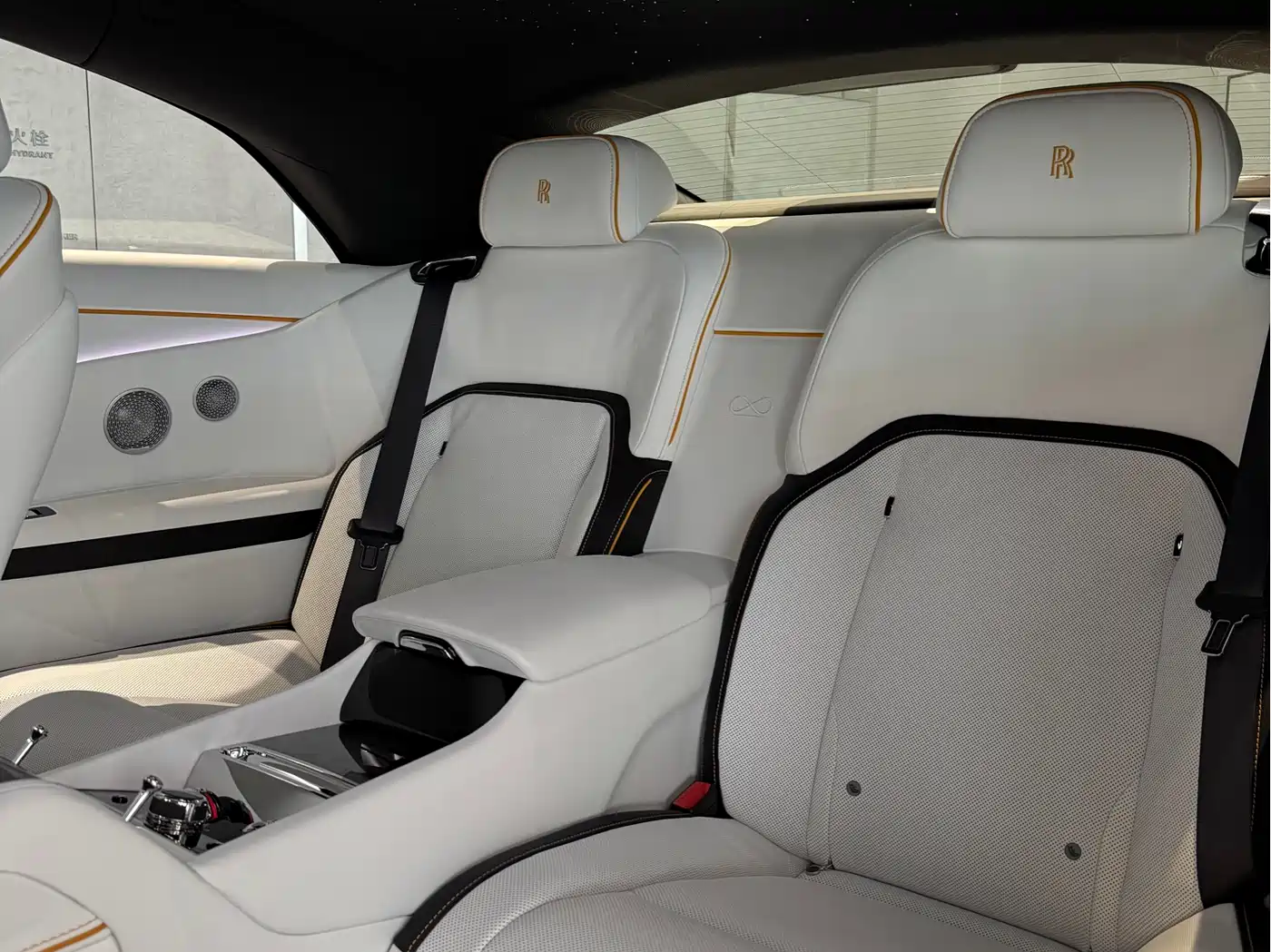 Rolls-Royce Spectre фото 6
