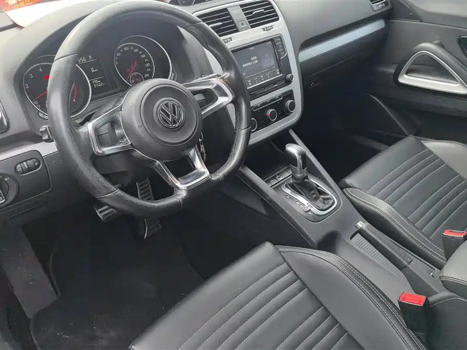 Volkswagen Scirocco 2015 1.4TSI Trend Edition фото 12