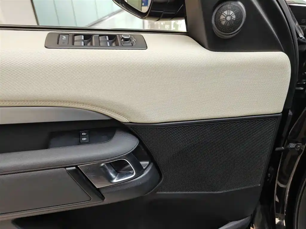 Land Rover Discovery 2021 360PS R-Dynamic S фото 5