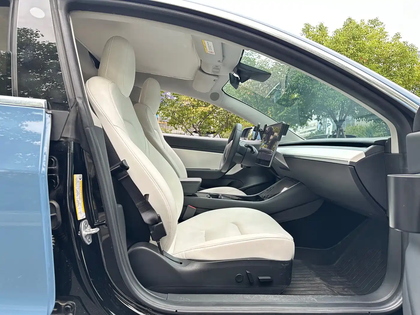 Photo 26 - Tesla Model 3