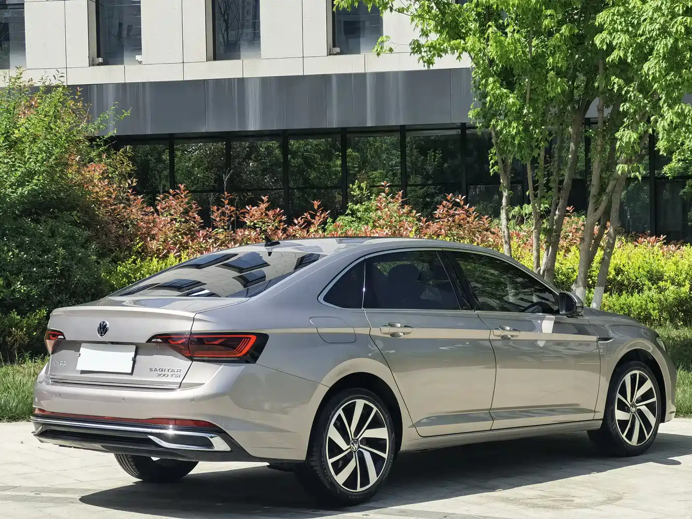 Volkswagen Sagitar 2023 300TSI DSG Excellence Edition фото 5
