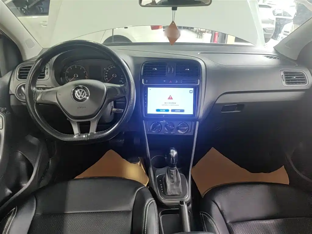 Volkswagen Polo 2018 1.5L Auto Safe Drive фото 10