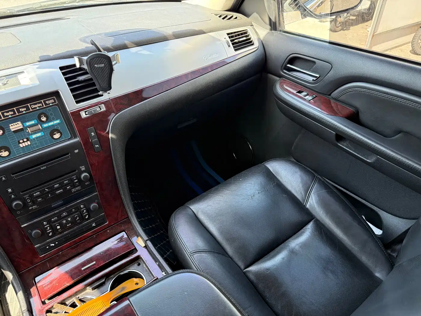 Cadillac Escalade 2010 6.0 Hybrid фото 16