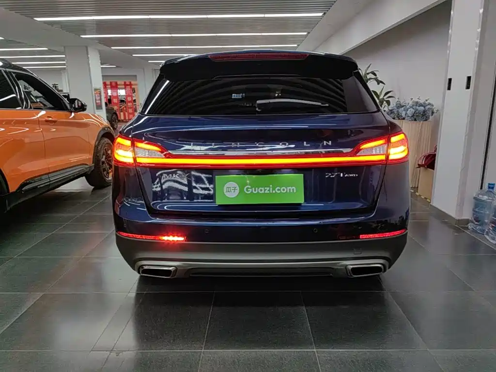 Photo 6 - Lincoln MKX