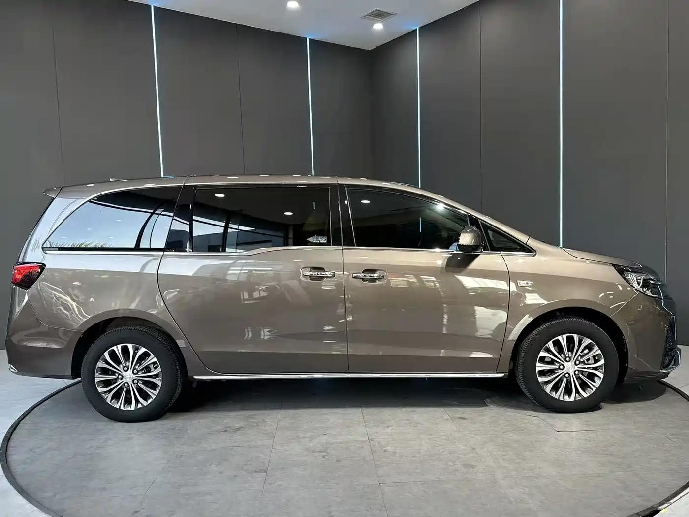 Фото 5 - Buick GL8