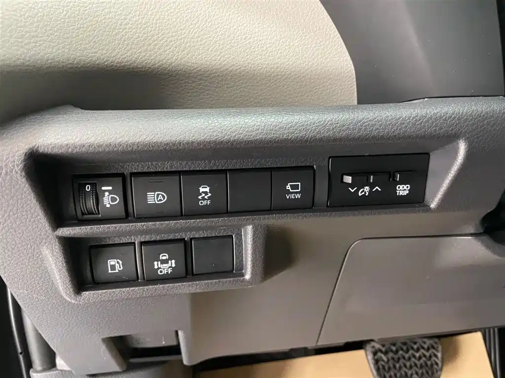 Toyota Granvia 2023 2.5L Hybrid Prestige PLUS Edition фото 21