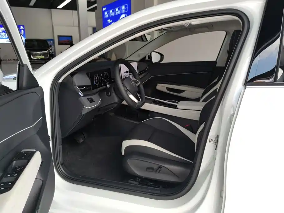 Volkswagen Sagitar 2026 2025 300TSI DSG Mid-range Edition