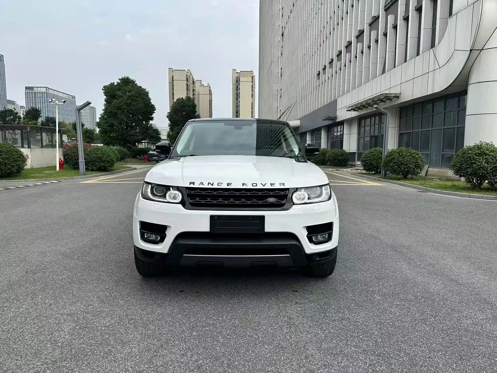 Photo 2 - Land Rover Range Rover Sport