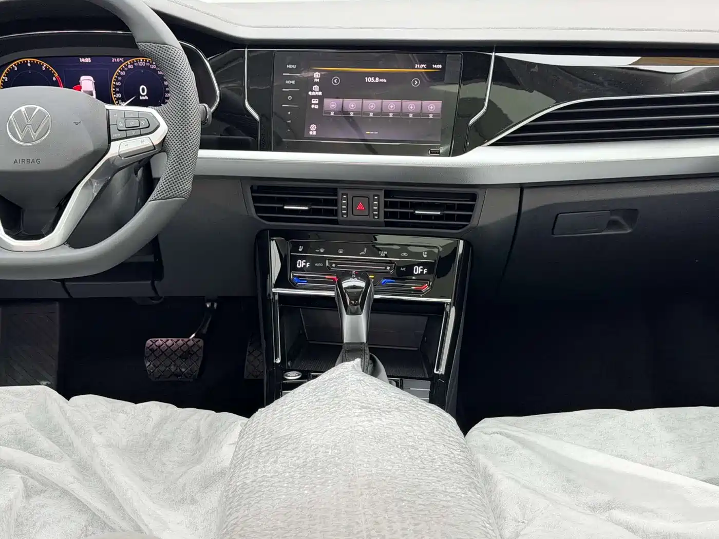 Volkswagen Passat 2026 Outstanding Edition 330TSI Starlight Elite Version фото 25