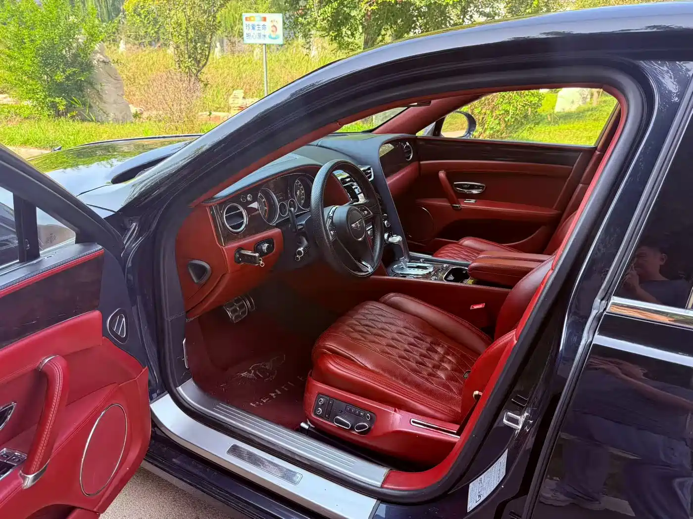Bentley Flying Spur 2013 6.0T W12 Luxury Edition фото 8