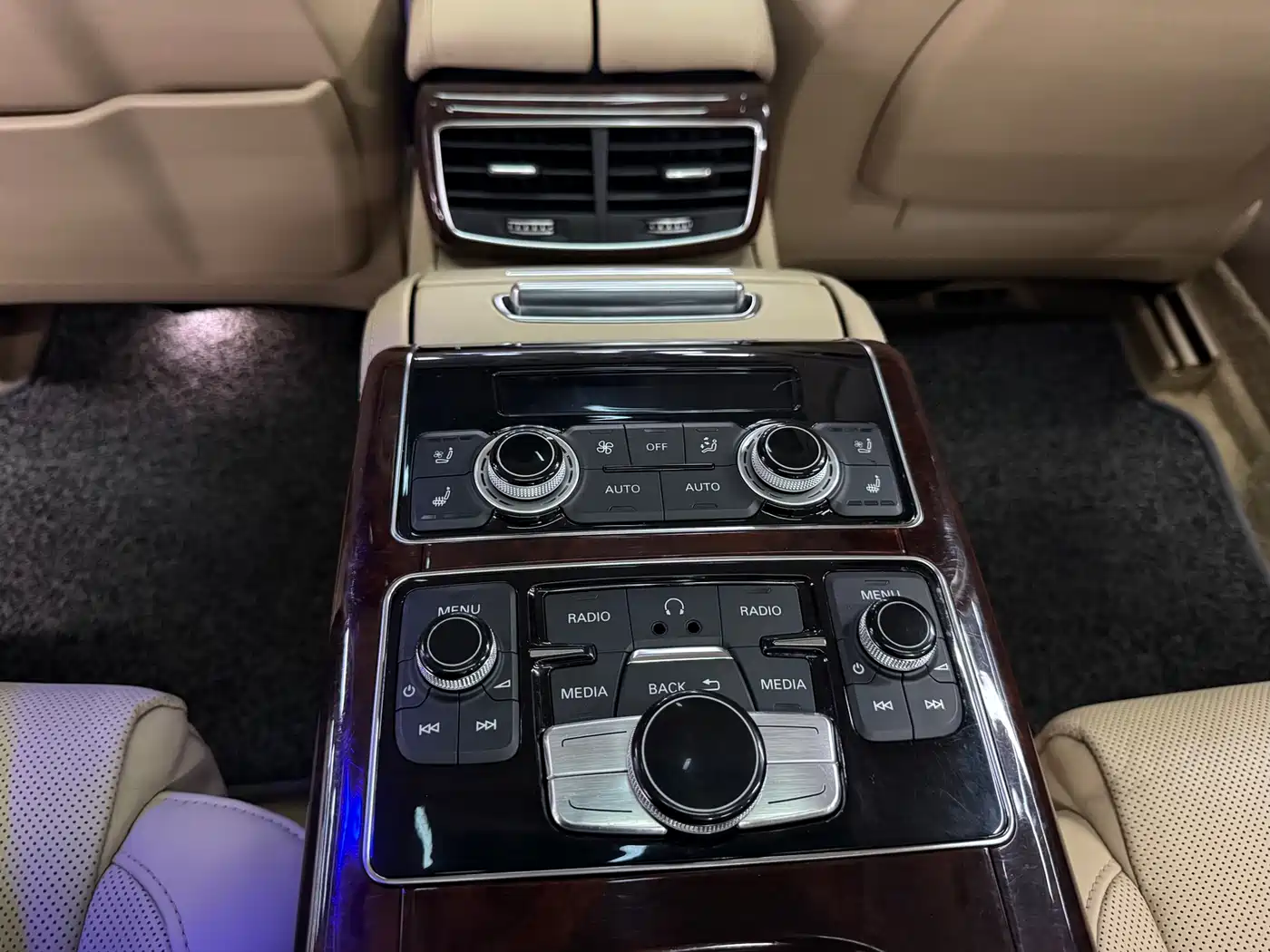 Audi A8 2013 A8L 45 TFSI quattro Luxury фото 14