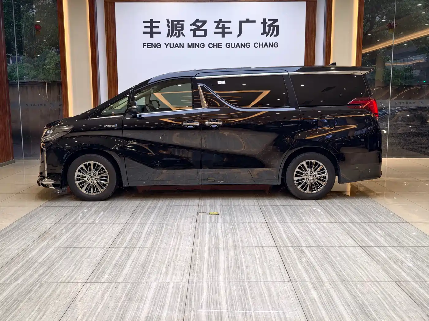 Toyota Alphard 2021 Hybrid 2.5L Premium фото 27