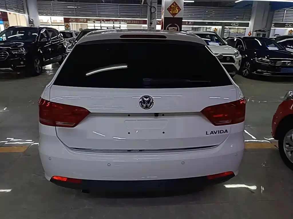 Volkswagen Lavida Tour 2013 1.6L Automatic Comfort фото 6