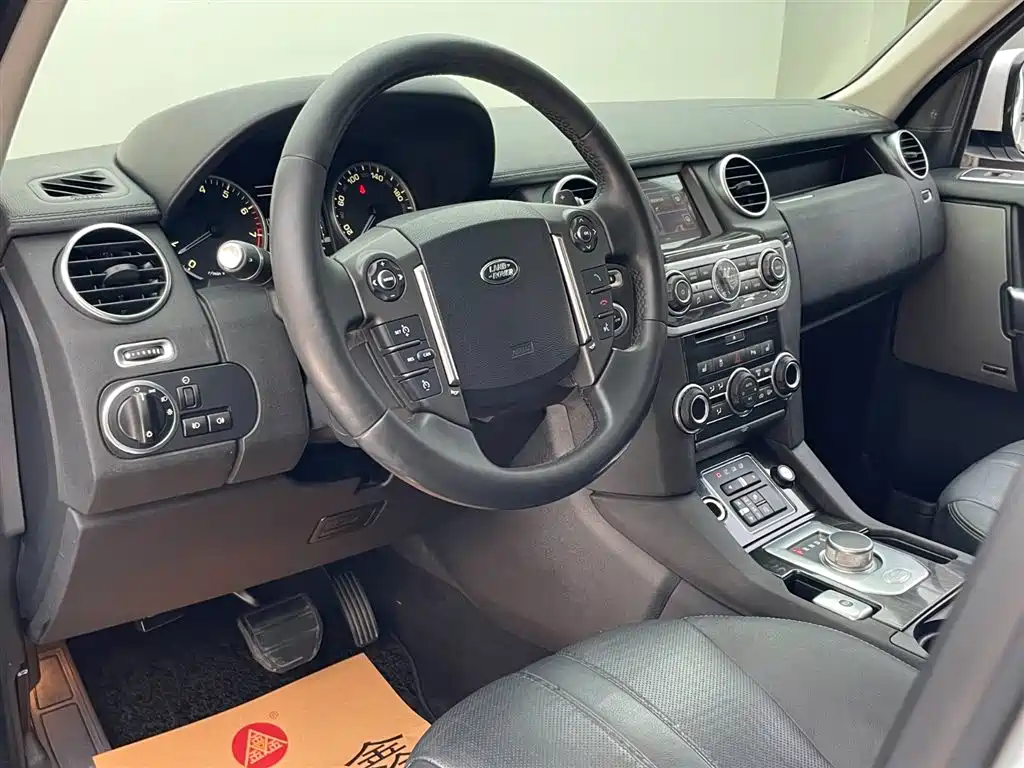 Land Rover Discovery 2016 3.0 SC V6 SE фото 15