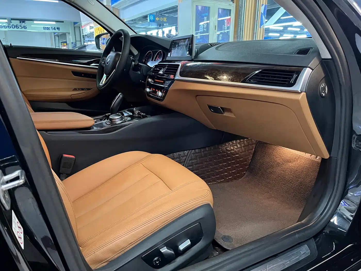 BMW 5 Series 2018 528Li Launch Special Edition фото 13