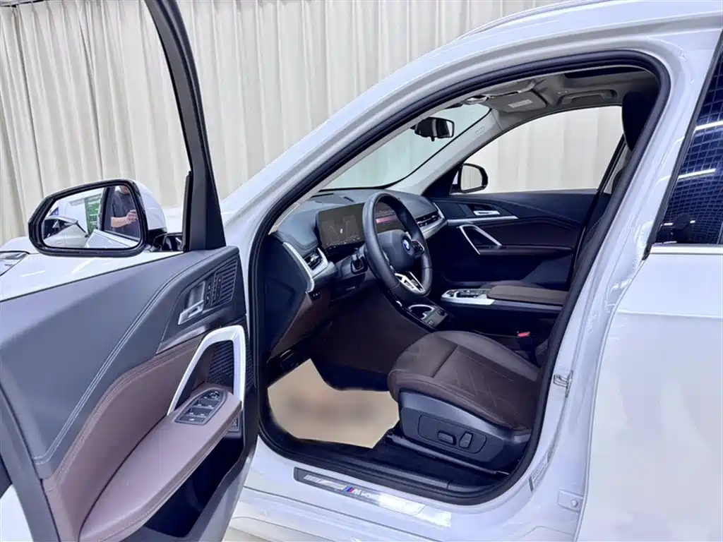 BMW iX1 2023 eDrive25L X Design Package фото 17