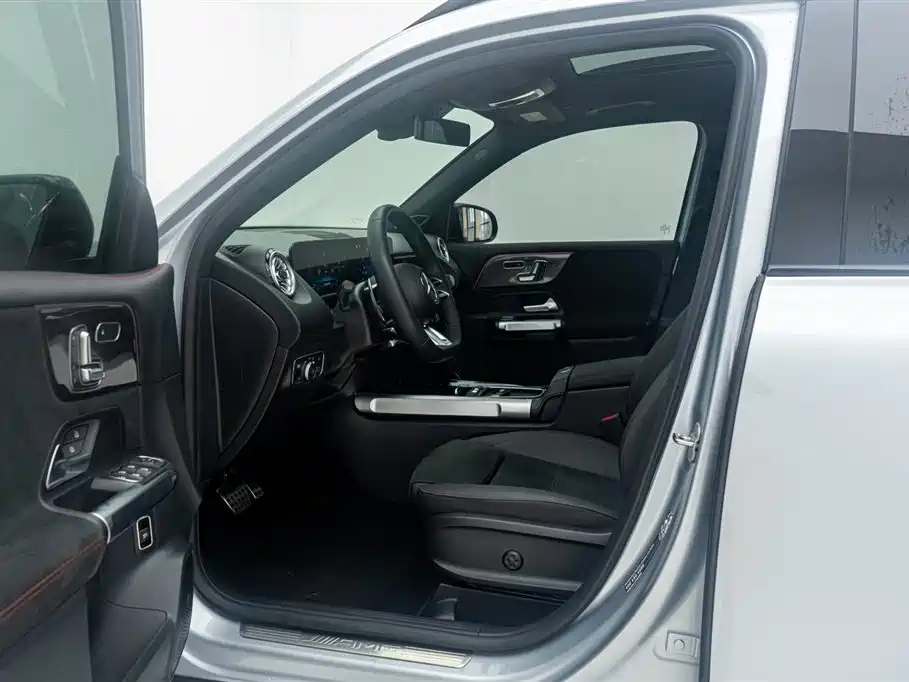 Mercedes-Benz GLB AMG 2024 AMG GLB 35 4MATIC фото 13