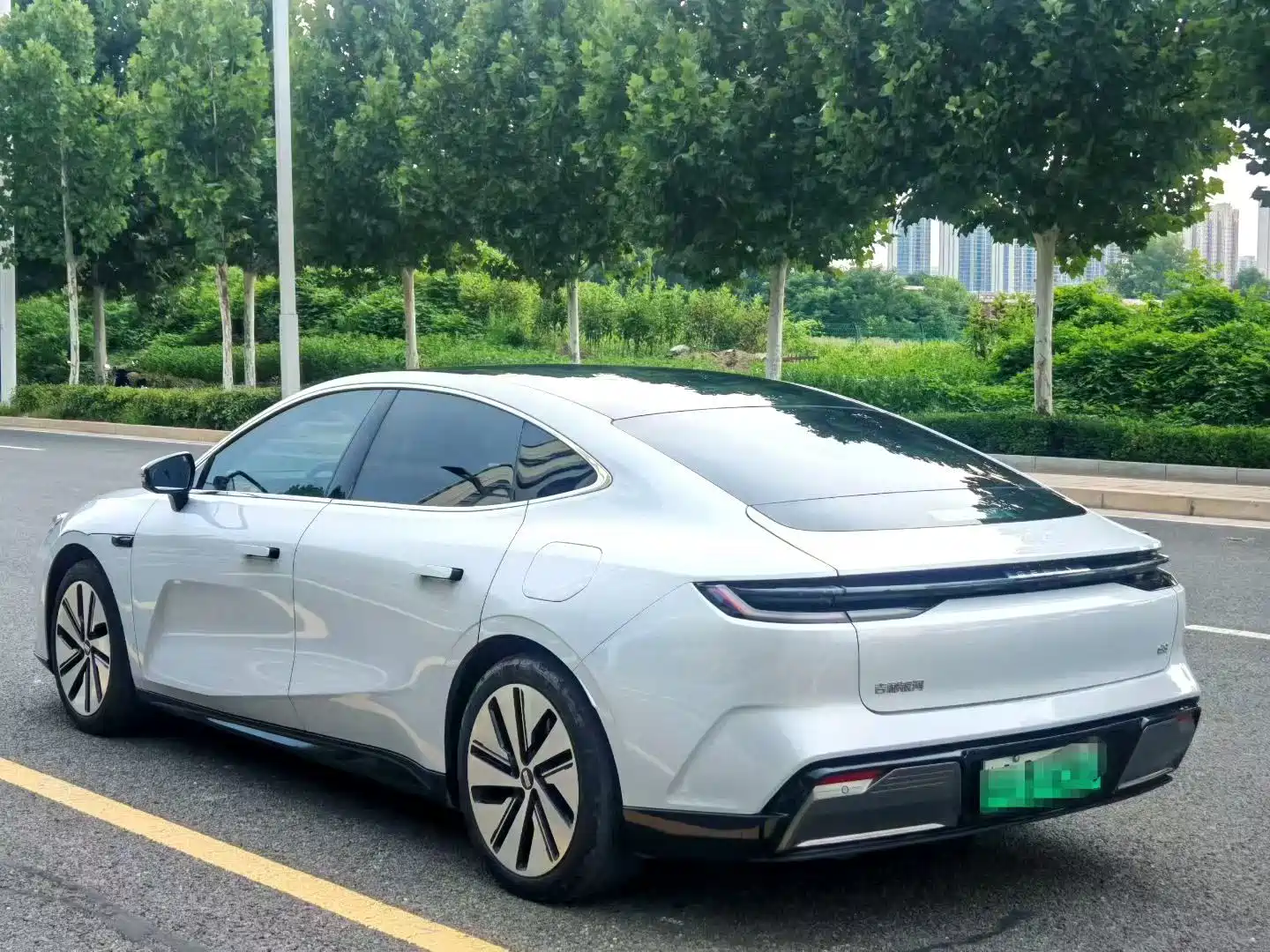 Photo 9 - Geely Galaxy Galaxy E8