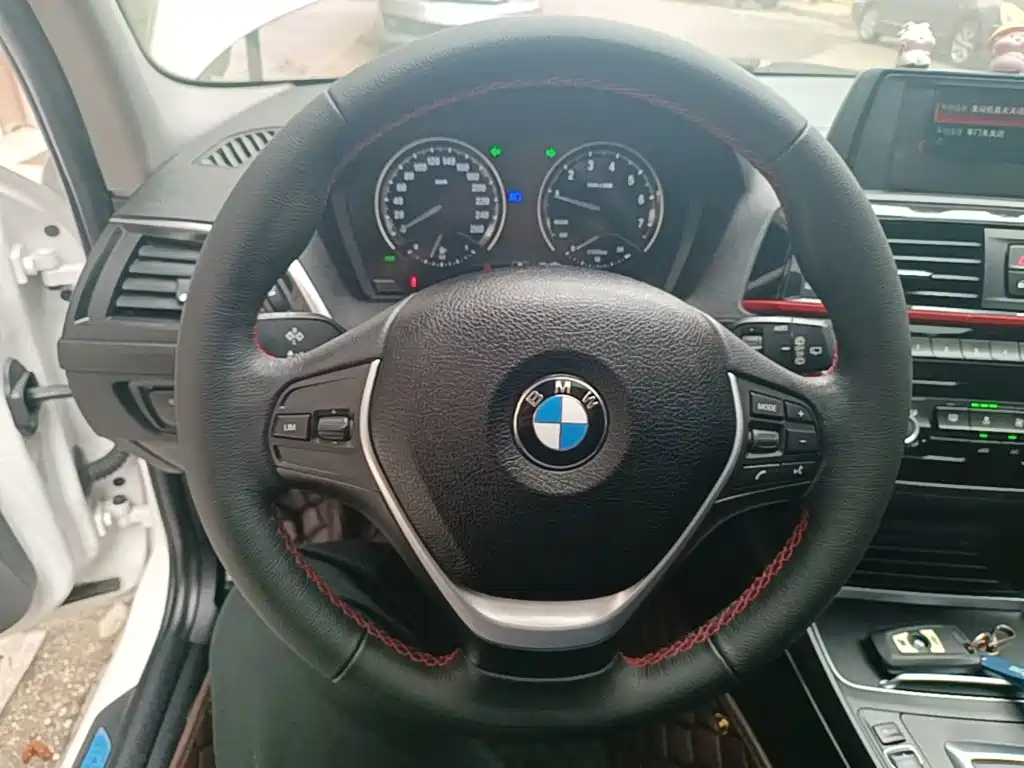Photo 11 - BMW 1 Series (Import)