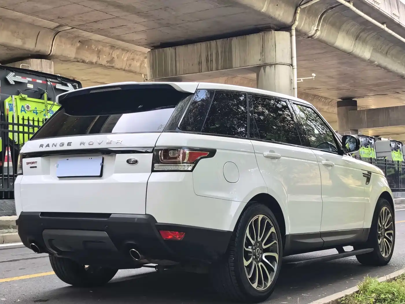 Land Rover Range Rover Sport 2016 Model 3.0 SC V6 HSE DYNAMIC фото 10