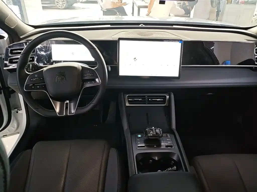 BYD Qin L 2024 DM-i 80KM Superior фото 10