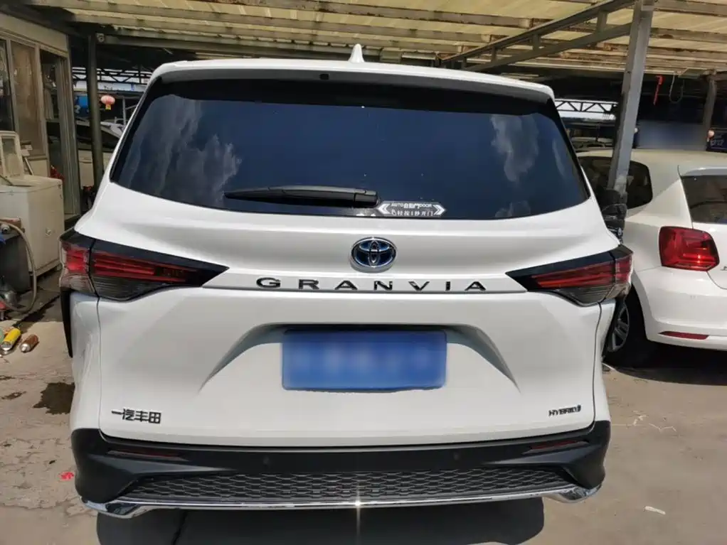 Фото 6 - Toyota Granvia