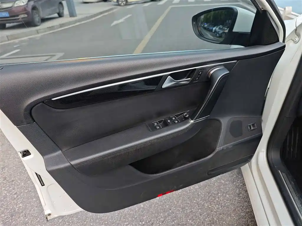 Volkswagen Magotan 2013 1.8TSI Luxury фото 13