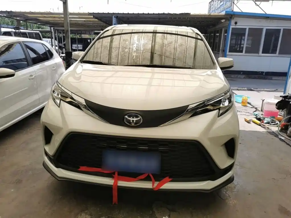 Фото 3 - Toyota Granvia