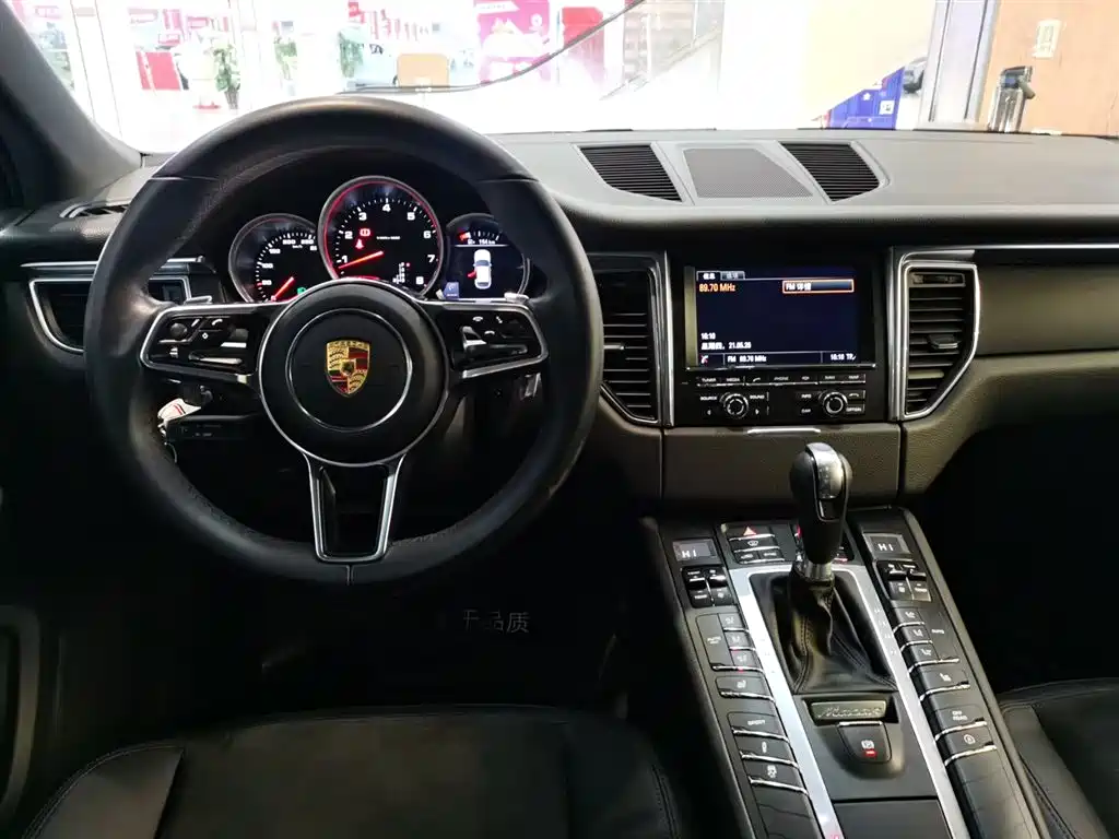 Porsche Macan 2016 Macan 2.0T фото 11