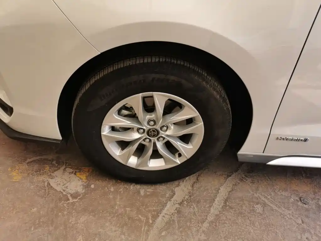 Фото 23 - Toyota Granvia